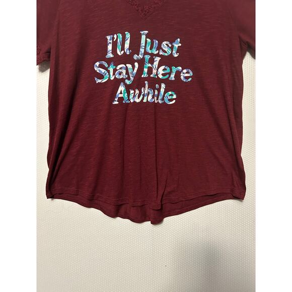 Torrid Burgundy Lace V Neck "I'll Just Stay Here Awhile" Short Sleeve Tee 1X - Picture 5 of 8